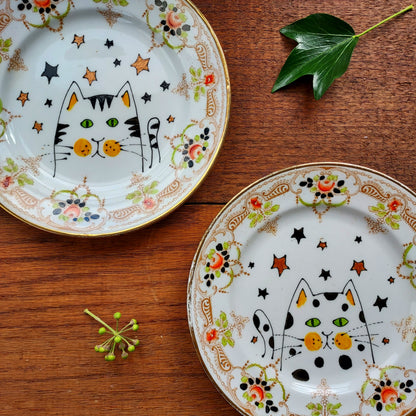 Tabby cat and stars wall plate by Laura Lee Designs 