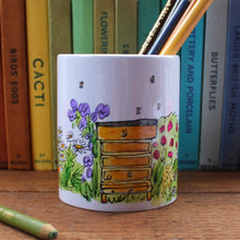 Load image into Gallery viewer, Beekeepers pen pot hand painted by Laura Lee
