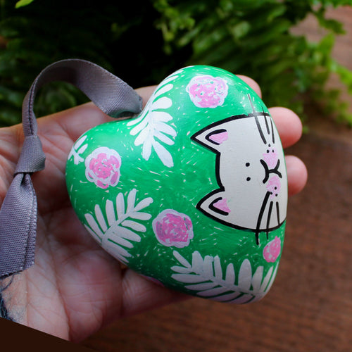 Green heart with pink roses and white cat 